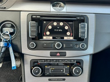 Volkswagen Passat B7 Variant 1.6 TDI CR DPF BlueMotion 105KM 2011 Volkswagen Passat Navi PDC Climatronic Grz. Fotele, zdjęcie 13