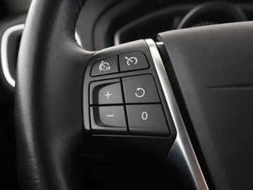 Volvo V40 II Hatchback Facelifting 2.0 D2 120KM 2018 Volvo V40 automat niski przebieg navi PDC tempomat, zdjęcie 27