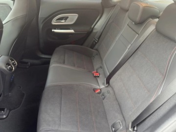 Mercedes CLA C118/X118 2025 MERCEDES-BENZ CLA 180 AMG Line Sedan 1.5 (136KM) 2025, zdjęcie 9