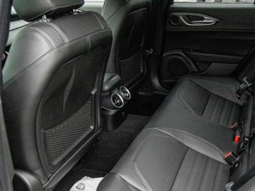 Alfa Romeo Giulia II Sedan Facelifting 2023 2.9 GME Bi-Turbo  520KM 2025 ALFA ROMEO Giulia 2.9 V6 Quadrifoglio Sedan (520KM) 2025, zdjęcie 13