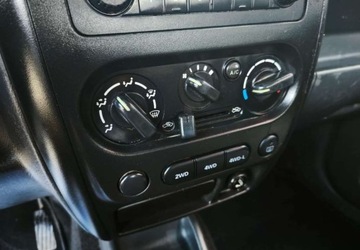 Suzuki Jimny III Standard 1.5 TD 86KM 2006 Suzuki Jimny Suzuki Jimny 1.5 JLX Comfort diesel 1.5 Diesel 86KM, zdjęcie 11