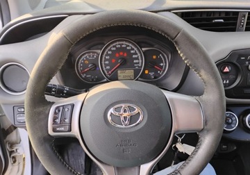 Toyota Yaris III Hatchback 5d Facelifting 1.0 VVT-i 69KM 2016 Toyota Yaris 2016r, 1.0 LPG. Uszkodzony lewy bok. Jezdzi. BenzynaLPG 70KM, zdjęcie 10
