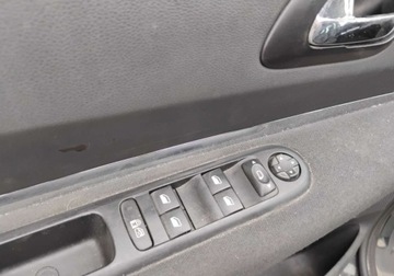 Peugeot 5008 I Minivan 2.0 HDi FAP 150KM 2013 Peugeot 5008 2013r, 2.0 HDI. Uszkodzony przod. 2.0 Diesel 150KM, zdjęcie 10