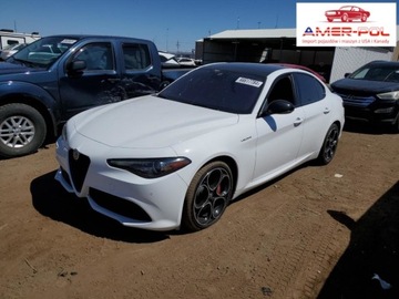 Alfa Romeo Giulia II Sedan Facelifting 2.0 Turbo 280KM 2023 Alfa Romeo Giulia 2023, 2.0L, 4x4, TI, po gradobiciu 2.0 Benzyna 280KM