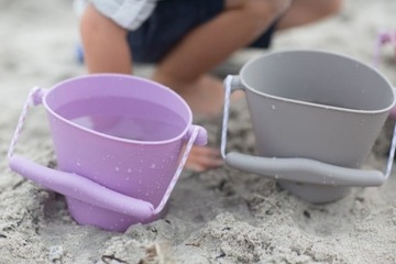 ZABAWKI DO PIASKOWNICY wiaderko silikonowe do piasku szare - Scrunch