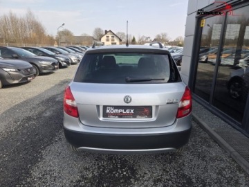 Skoda Fabia II Hatchback Facelifting 1.2 TSI 85KM 2011 Skoda Fabia SCOUT 1.2 Benzyna 86KM Serwis ASO 1.2 Benzyna 86KM, zdjęcie 5