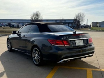 Mercedes Klasa E W212 2014 Mercedes-Benz Klasa E E550 2014 4.7 Benzyna 402KM, zdjęcie 2