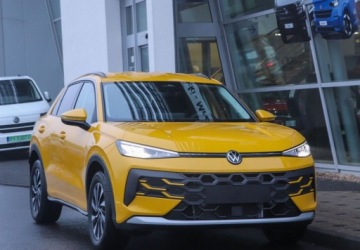 Volkswagen T-Roc I SUV Facelifting 1.5 TSI ACT 150KM 2025 Volkswagen T-Roc LIFE, Pakiet Zimowy, zolty, dostepny od reki 1.5, zdjęcie 6