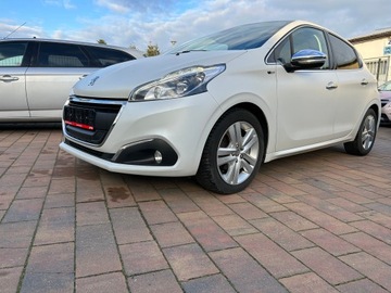 Peugeot 208 I Hatchback 5d Facelifting 1.2 PureTech 82KM 2017 Peugeot 208 1.2 Vti Automatic Klimatronic Panoramadach, zdjęcie 2