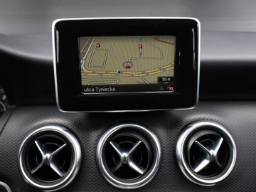 Mercedes Klasa A W176 Hatchback 5d Facelifting 180 122KM 2015 Mercedes A A 180, Skóra, Navi, Klima, Parktronic, zdjęcie 18