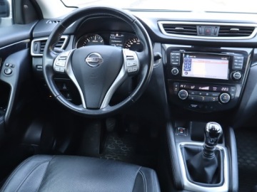 Nissan Qashqai II Crossover 1.6 dCi 130KM 2016 Nissan Qashqai 1.6 dCi, Salon Polska, 4X4, Skóra, zdjęcie 6