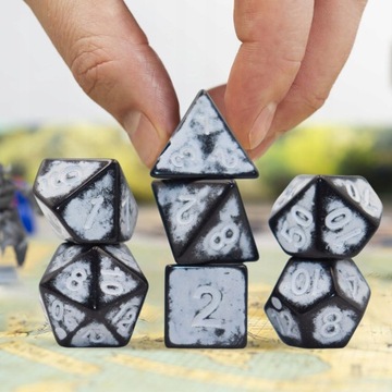 7 шт. Игральные кубики.