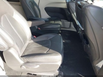 Chrysler Pacifica II 2021 Chrysler Pacifica Hybrid Touring L 2021 3.6 Hybryda 287KM, zdjęcie 12