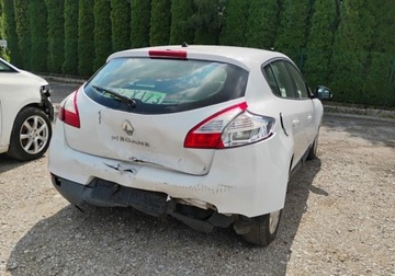 Renault Megane III Hatchback 1.5 dCi FAP 90KM 2011 Renault Megane 2011r, 1.5 DCI. Uszkodzony tyl. Jezdzi. 1.5 Diesel 90KM, zdjęcie 2