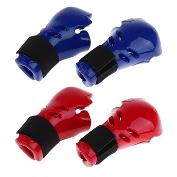 2 пары детских тренировочных перчаток.