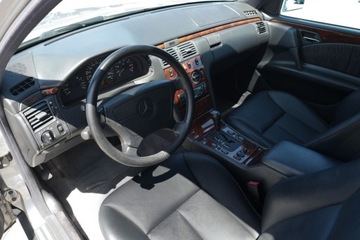 Mercedes Klasa E W210 1998 Mercedes E240 V6 aut Elegance 160000km Skóra Hak Grzane fotele 2xParktronik, zdjęcie 21