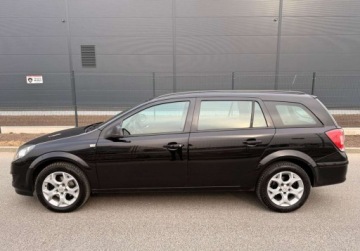 Opel Astra J Sports Tourer 1.6 Twinport ECOTEC 115KM 2010 Opel Astra LIFT 1.6i 115ps Serwisowana BezRdzy Bezwypadkowa Zadbana 1.6, zdjęcie 4