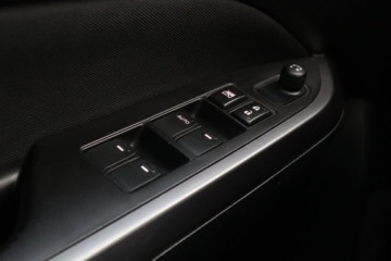 Suzuki Vitara III SUV Facelifting 1.0 BoosterJet 111KM 2018 Suzuki Vitara 1.0 BoosterJet, Salon Polska, zdjęcie 19