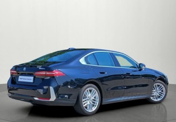BMW Seria 5 G90-91 2023 BMW Seria 5 BMW 520d xDrive LED Harman Kardon Fotel komfort kamery otoczen, zdjęcie 27