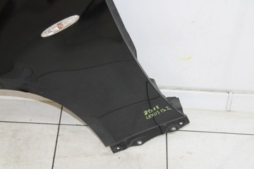 BLATNÍK LEVÝ PŘEDNÍ LEXUS IS II 2005R- 212 - KÓD LAK