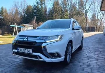 Mitsubishi Outlander III SUV PHEV Facelifting 2020 2.4 PHEV 224KM 2020 Mitsubishi Outlander Mitsubishi Outlander 2.4 4WD Diamant 2.4 224KM, zdjęcie 2