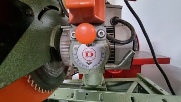 Торцовочная пила радиального поперечного сечения Dewalt 8101