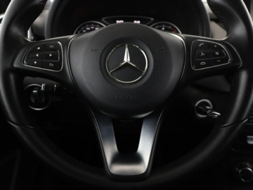 Mercedes Klasa B W246 Sports Tourer Facelifting 1.5 180 d BlueEFFICIENCY Edition 109KM 2017 Mercedes B 180 navi kamera i czujniki parkowania, zdjęcie 20