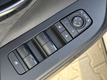 Toyota C-HR II SUV Plug-In 2.0 Hybrid Dynamic Force Plug-in  223KM 2025 Toyota C-HR 2.0 PHEV Executive 2.0 PHEV Executive|, zdjęcie 17