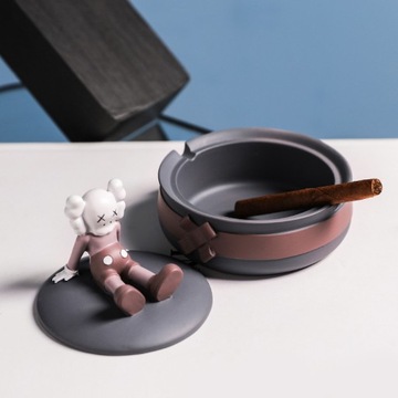 Модная кукольная пепельница KAWS