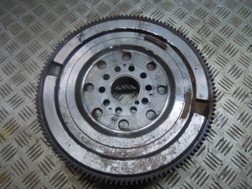 СЦЕПЛЕНИЕ В КОМПЛЕКТЕ ДВУМАССОВОЕ V40 V60 2.0D 31492036