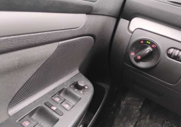 Volkswagen Golf VI Variant 1.6 TDI-CR DPF BlueMotion 105KM 2012 Volkswagen Golf 2012r, SALON POLSKA. 1.6 TDI. Lekko uszkodzony przod. Jezd, zdjęcie 8