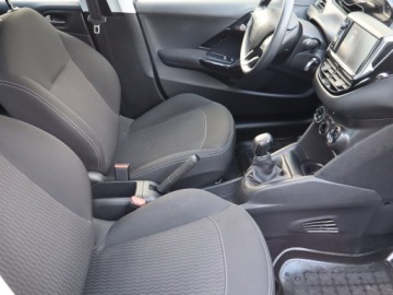 Peugeot 208 I Hatchback 5d Facelifting 1.2 PureTech 82KM 2017 Peugeot 208 1.2 PureTech, Salon Polska, zdjęcie 8