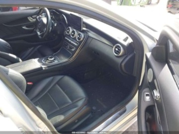 Mercedes Klasa C W205 2017 Mercedes-Benz Klasa C 2017 MERCEDES-BENZ C 300 LUXURYSPORT 2.0 Benzyna, zdjęcie 12
