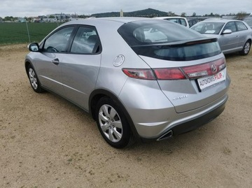 Honda Civic VIII Hatchback 3d 1.4 i-VTEC 100KM 2010 Honda Civic 1.4 100 KM Klima, Elektryka, Zadbany, zdjęcie 4