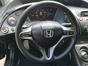 Honda Civic VIII Hatchback 3d 1.8 i-VTEC 140KM 2010 Honda Civic 1.8 I-VTEC 140KM Klimatronic Tempomat, zdjęcie 13