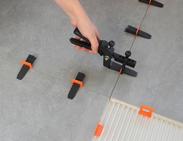 Зажим для системы выравнивания массивной плитки 3 мм 440