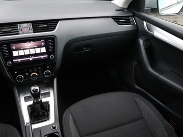 Skoda Octavia III Liftback Facelifting 1.6 TDI 115KM 2019 Skoda Octavia 1.6 TDI, Salon Polska, Klima, zdjęcie 7