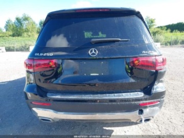 Mercedes GLB 2022 Mercedes-Benz GLB 250 4Matic 2022 2.0l 2.0 Benzyna 221KM, zdjęcie 4