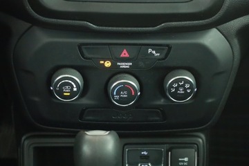 Jeep Renegade SUV 1.4 MultiAir 140KM 2018 Jeep Renegade 1.4 MultiAir, Salon Polska, zdjęcie 9