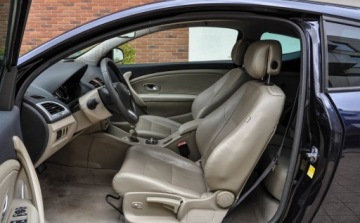 Renault Megane III Coupe 2.0 dCi FAP 160KM 2011 Renault Megane 2,0dCi (160KM) Skory Bezwypadkowy 2.0 Diesel 160KM, zdjęcie 6