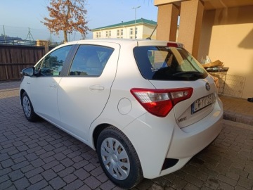 Toyota Yaris III Hatchback 5d Facelifting 2017 1.5 Hybrid 100KM 2018 Toyota Yaris hybrid 2018 po serwisie bezwypadkowy Salon PL Serwis, zdjęcie 4