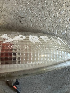 KIA SORENTO 06 R. SMĚROVKA BLATNÍKU PŘEDNÍHO 923043B1