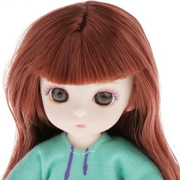 Упаковка шарнирной куклы с полным комплектом одежды и обуви