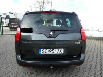 Peugeot 5008 I Minivan 2.0 HDi FAP 150KM 2011 Peugeot 5008 Allure Nawigacja Panorama Dach Head-Up 2.0 Diesel 150KM, zdjęcie 9