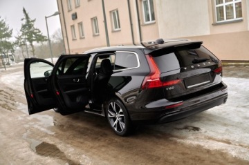 Volvo V60 II  Kombi 2.0 D3 150KM 2020 PIĘKNE V60 MOMENTUM PRO __ KUBEŁKOWE FOTELE, zdjęcie 19