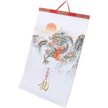 Новогодние настенные календари, висящие на стене