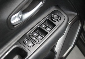 Jeep Renegade SUV Facelifting 1.3 GSE T4 Turbo 150KM 2019 Jeep Renegade 1.3 GSE T4 Turbo Limited FWD SS aut 1.3 Benzyna 150KM, zdjęcie 16