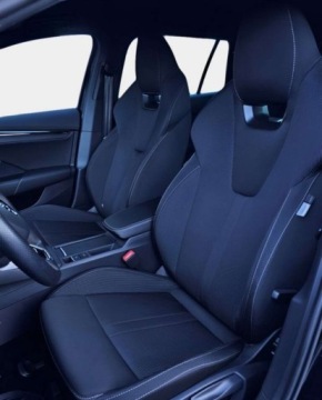 Skoda Octavia IV Liftback 1.5 TSI EVO 150KM 2023 Skoda Octavia Czarna Perla - Sportowe fotele - Top LED Matrix - ACC 210 km, zdjęcie 31