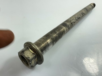 YAMAHA FZS 600 FAZER 98 - 03 OŚ OŚKA PRZÓD