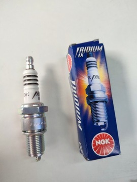 Иридиевая свеча зажигания NGK CR9EIX.